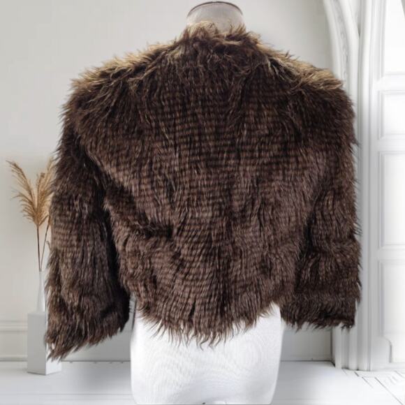 Bebe Brown Faux Fur Crop Jacket Size M Party Coat Feather Look 3/4 Sleeve - Picture 3 of 13